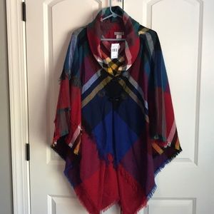NWT Beautiful women’s poncho/blanket scarf